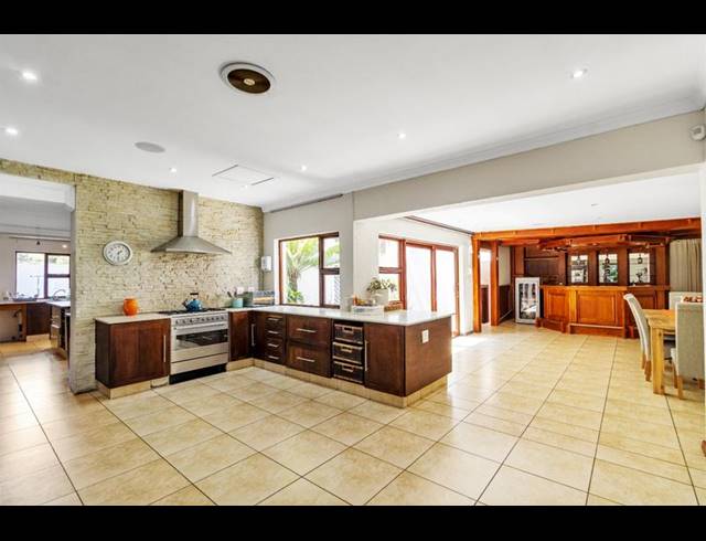 6 BEDROOM HOUSE FOR SALE IN BRYANSTON